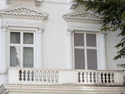 Tak Hanya Menipu Mata, Rumah Palsu Ini Juga Pernah Dipakai Jadi Lokasi Penipuan