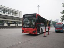 Shuttle Bus Transjakarta Sempat Dihadang di Bekasi Usai Kecelakaan Kereta