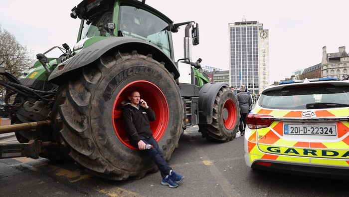 Petani Ngamuk Blokir Jalan Gara-gara BBM Mahal Friday April 10, 2026. (Photo by Liam McBurney/PA Images via Getty Images)
