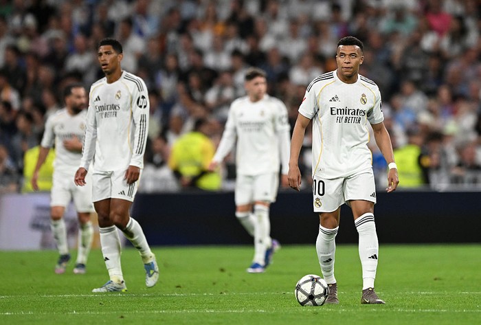 MADRID, SPAIN - APRIL 10: Kylian Mbappe of Real Madrid looks dejected after Thomas Lemar of Girona FC (not pictured) scores his team's first goal during the LaLiga EA Sports match between Real Madrid CF and Girona FC at Estadio Santiago Bernabeu on April 10, 2026 in Madrid, Spain. (Photo by Denis Doyle/Getty Images)