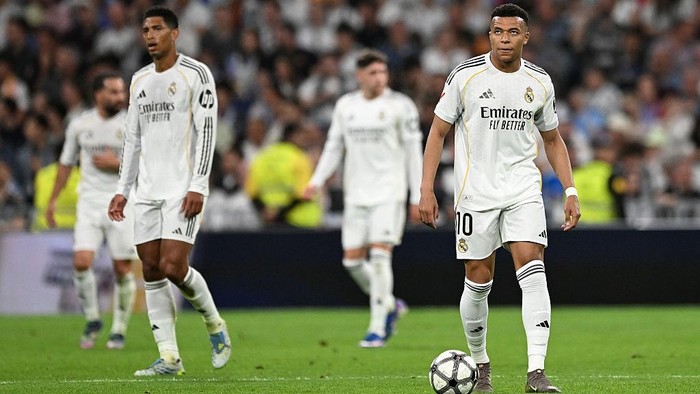 MADRID, SPAIN - APRIL 10: Kylian Mbappe of Real Madrid looks dejected after Thomas Lemar of Girona FC (not pictured) scores his teams first goal during the LaLiga EA Sports match between Real Madrid CF and Girona FC at Estadio Santiago Bernabeu on A