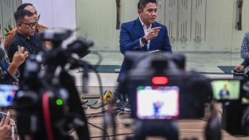 Pakar Nilai Seskab Teddy Aktif Bangun Komunikasi Publik Agenda Presiden