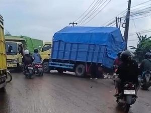 Perbaikan Jalur TAA dan Truk Terperosok Jadi Penyebab Macet Banyuasin-Palembang