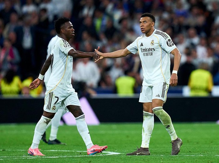 MADRID, SPAIN - APRIL 07: Kylian Mbappe of Real Madrid celebrates after scoring his team's first goal with teammate Vinicius Junior during the UEFA Champions League 2025/26 Quarter-Final First Leg match between Real Madrid CF and FC Bayern M&uuml;nchen at Estadio Santiago Bernabeu on April 07, 2026 in Madrid, Spain. (Photo by Diego Souto/Getty Images)