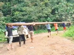 Hari Ke-3 Jembatan Ambruk di Malinau, Warga Bikin Jalur Darurat