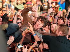 Momen Turnstile Crowdsurfing di Coachella 2026