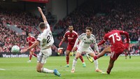 Rio Ngumoha-Mo Salah Antar Liverpool Ungguli Fulham 2-0 di Babak I