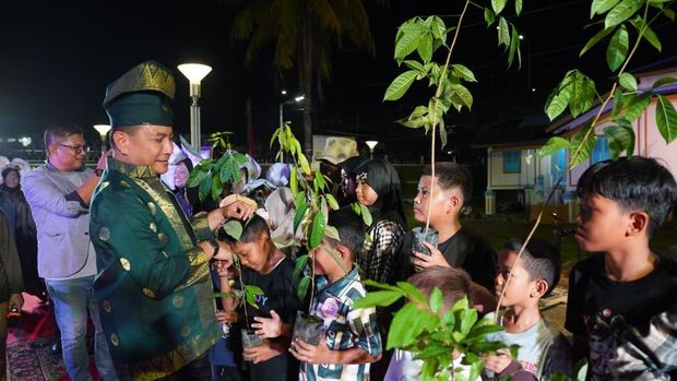 Kapolda Riau Irjen Pol Herry Heryawan menyuarakan keadilan untuk gajah di Festival Panggung Seni Konservasi Gajah di Rumah Singgah Tuan Kadi, Pekanbaru, Sabtu (12/4/2026).