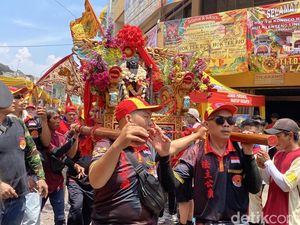 Kirab 50 Replika Kelenteng Meriahkan HUT ke-160 Ling Hok Bio Semarang