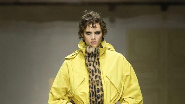 Foto: Prada Fall 2026, Eksplorasi Layering dan Kompleksitas Wanita Modern