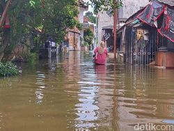 Satu Rumah Roboh Akibat Banjir Bojongsoang, Warga Dievakuasi