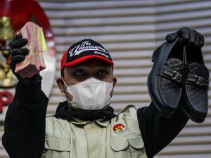 KPK Pamer Uang OTT Tulungagung, Bupati dan Ajudan Langsung Ditahan