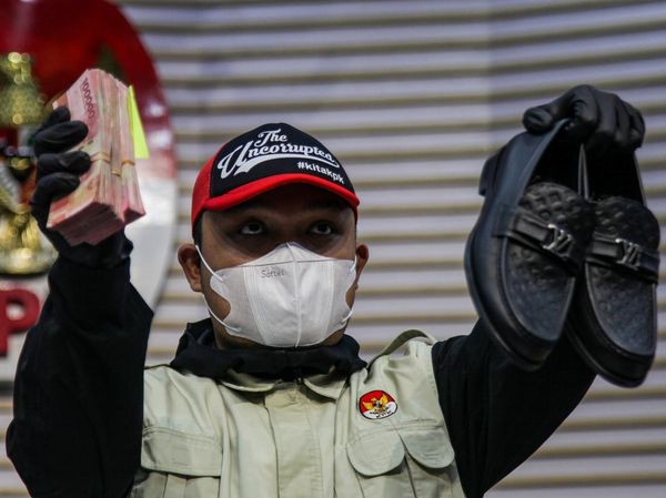 KPK Pamer Uang OTT Tulungagung, Bupati dan Ajudan Langsung Ditahan