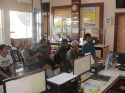 Heboh Sopir Truk Cekcok-Tarik Menarik Baju di Lamongan, Begini Endingnya