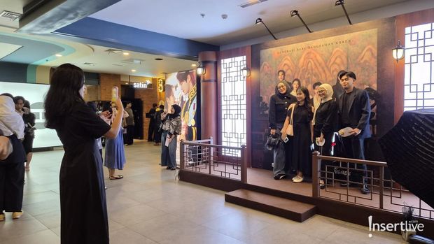 'Perfect Crown' Raih Rating Tinggi, Fans IU & Byeon Woo Seok Heboh Saat Nobar