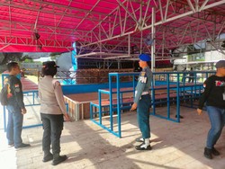 Polisi-TNI Bongkar Arena Sabung Ayam di Sedati, Banner Larangan Dipasang