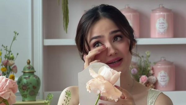 Air Mata Bahagia Syifa Hadju di Depan Para Sahabat Jelang Nikah