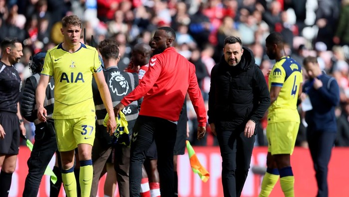 Tottenham Hotspurs Micky van de Ven (left) and manager Roberto De Zerbi (right) on the pitch after the Premier League match at the Stadium of Light, Sunderland. Picture date: Sunday April 12, 2026. (Photo by Richard Sellers/PA Images via Getty Image