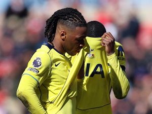 Video: Tottenham Masuk Zona Merah, Pemainnya Kena Mental