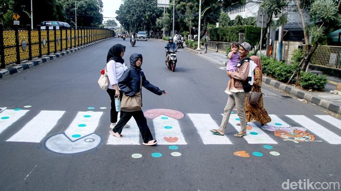 Ikhtiar Warga Menjaga Jalanan Jakarta Lewat Zebra Cross Pac Man