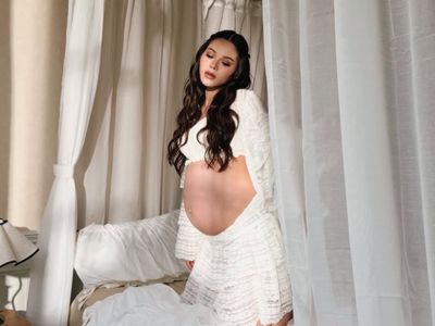 Pemotretan Maternity Alyssa Daguise Jelang Lahiran, Perut Glowing Curi Atensi