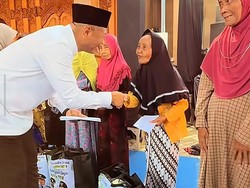 Penampakan Bupati Tulungagung Saat Pakai Sepatu LV Hasil Pemerasan