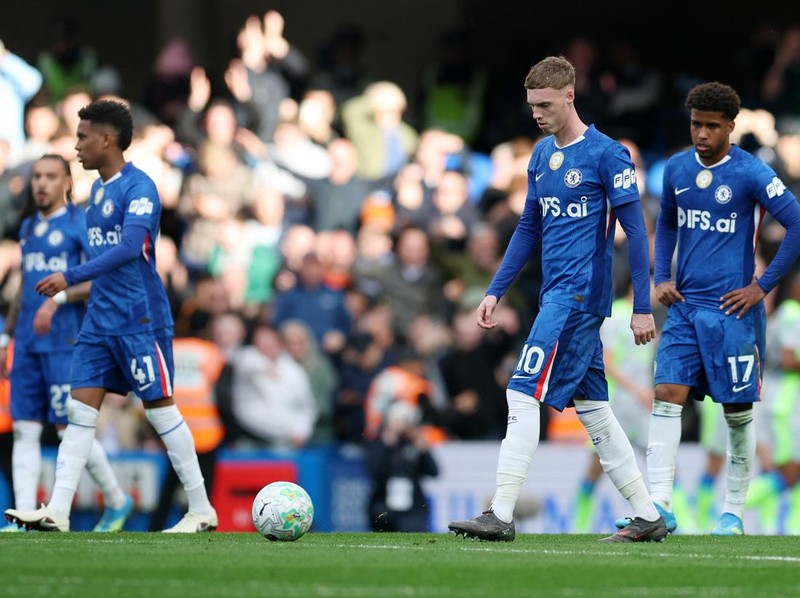 Soccer Football - Premier League - Chelsea v Manchester City - Stamford Bridge, London, Britain - April 12, 2026 Chelsea's Cole Palmer looks dejected after Manchester City's Marc Guehi scores their second goal REUTERS/Isabel Infantes EDITORIAL USE ONLY. NO USE WITH UNAUTHORIZED AUDIO, VIDEO, DATA, FIXTURE LISTS, CLUB/LEAGUE LOGOS OR 'LIVE' SERVICES. ONLINE IN-MATCH USE LIMITED TO 120 IMAGES, NO VIDEO EMULATION. NO USE IN BETTING, GAMES OR SINGLE CLUB/LEAGUE/PLAYER PUBLICATIONS. PLEASE CONTACT YOUR ACCOUNT REPRESENTATIVE FOR FURTHER DETAILS..