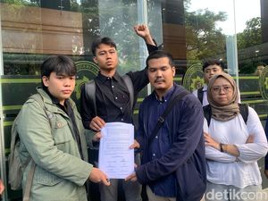 Delpedro dkk Serahkan Kontra Memori Kasasi ke PN Jakpus