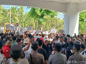 Pelaku Wisata Labuan Bajo Demo Tolak Kuota 1.000 Turis TN Komodo