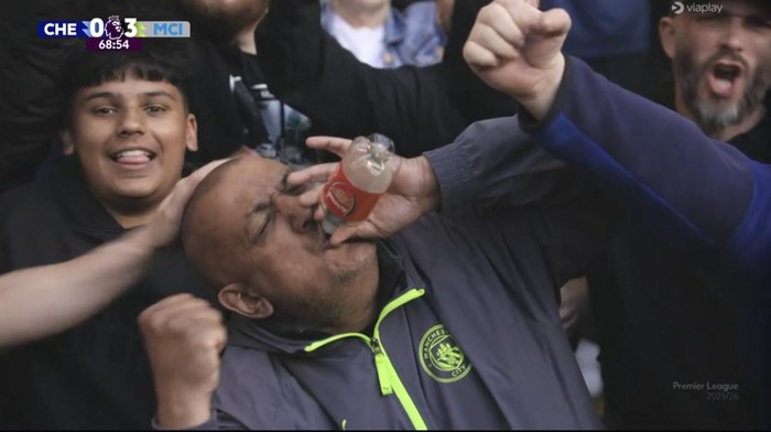 Fans Manchester City yang viral ejek Arsenal di laga kontra Chelsea.