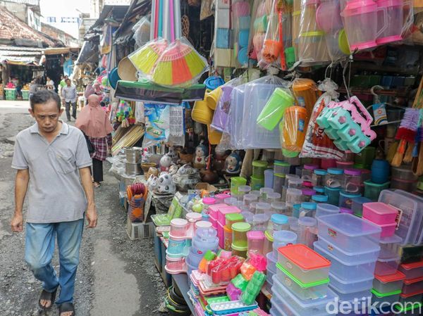 Harga Plastik Melonjak, Laba UMKM di Jatinegara Anjlok hingga 25%