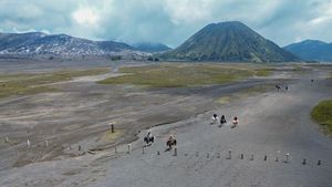 Jalur Kaldera Bromo Dipasangi Patok, Akses Wisata Dibenahi