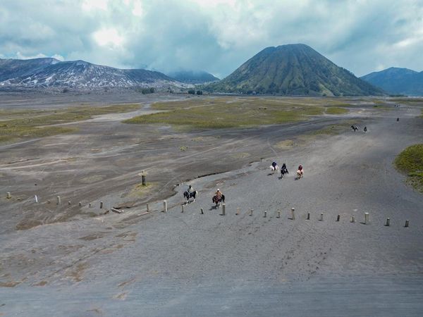 Jalur Kaldera Bromo Dipasangi Patok, Akses Wisata Dibenahi