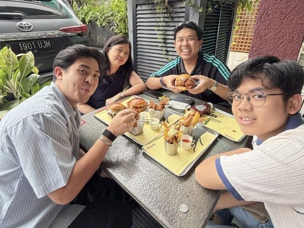 Potret Jerome Polin Mukbang Sushi Bareng Haruka hingga Makan Bersama Keluarga