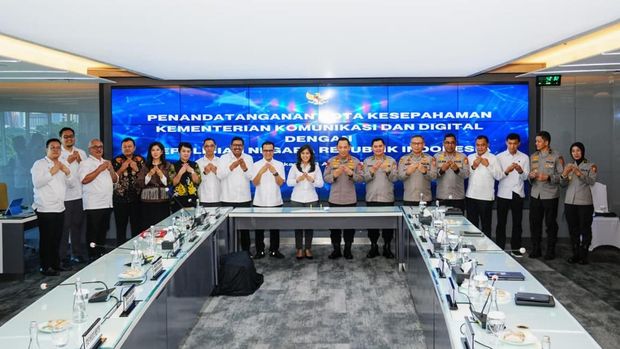 Kapolri Jenderal Listyo Sigit Prabowo melakukan penandatanganan MoU dengan Kemenkomdigi RI. Kerja sama ini difokuskan pada komitmen penguatan keamanan ruang digital dan penegakan norma di bumi siber (dok istimewa