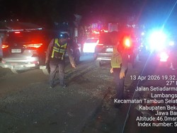 Rem Blong Saat Turunan, Truk Tabrak 8 Kendaraan di Tambun Bekasi