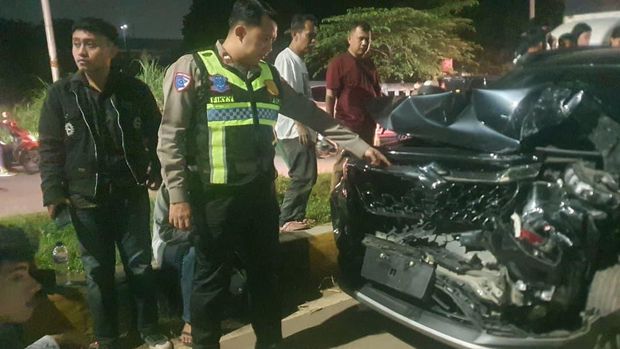 Kecelakaan lampau lintas beruntun terjadi di Jalan Inspeksi Kalimalang, Tambun, Kabupaten Bekasi, Jawa Barat. Kecelakaan dipicu truk nan alami gangguan rem. (dok Istimewa)