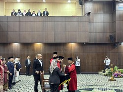 Sambutan Ketua MK Saat Wisuda Purnabakti Anwar Usman