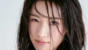 7 Potret Aktris China Lu Yu Xiao Tampil Memukau dengan Makeup No Makeup