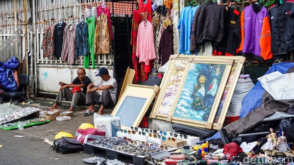 Pasar Loak Jatinegara Jadi Surga Barang Bekas, Diburu Kolektor dan Warga