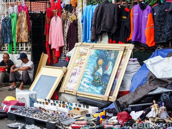 Pasar Loak Jatinegara Jadi Surga Barang Bekas, Diburu Kolektor dan Warga