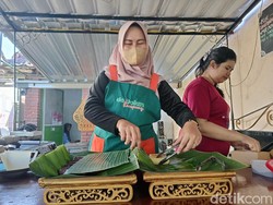 Pakai Daun Pisang, UMKM Lumajang Tak Terdampak Kenaikan Plastik
