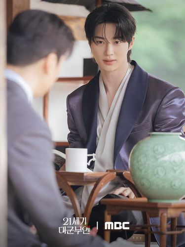Byeon Woo Seok saat membintangi Perfect Crown