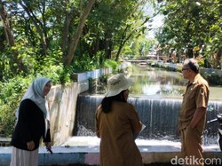 DLH Ambil Sampel Ungkap Misteri Sungai Berbusa 3 Meter di Klaten