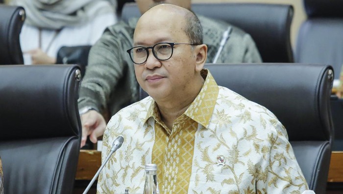 Raker Komisi XII DPR dengan Menteri Investasi dan Hilirisasi Menteri Investasi dan Hilirisasi/Kepala BKPM Rosan Roeslani mengikuti rapat kerja dengan Komisi XII DPR di Kompleks Parlemen, Senayan, Jakarta, Senin (13/4/2026). Rapat tersebut membahas realisasi program kerja triwulan I Tahun Anggaran 2026 dan pertimbangan penerapan OSS terintegrasi. ANTARA FOTO/Asprilla Dwi Adha/YU