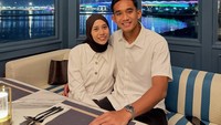 So Sweet! Rizky Ridho dan Istri Pamer Momen Makan Malam