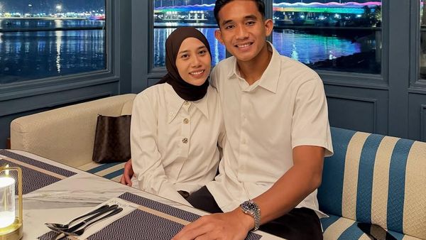 So Sweet! Rizky Ridho dan Istri Pamer Momen Makan Malam