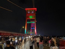 Viral Tren London Boy, Jembatan Ampera Jadi Spot Favorit Konten Kreator