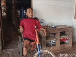 Jeki Pria Indramayu yang Menolak Kalah dari Nasib Usai Hilang Kaki