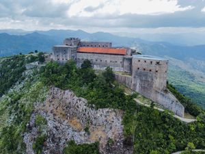 7 Fakta Benteng Laferriere, Berada di Puncak Gunung-Keajaiban Dunia Kedelapan